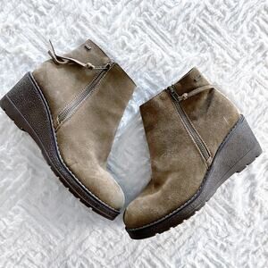 Eskandalo & Kaos Suede Wedge Booties